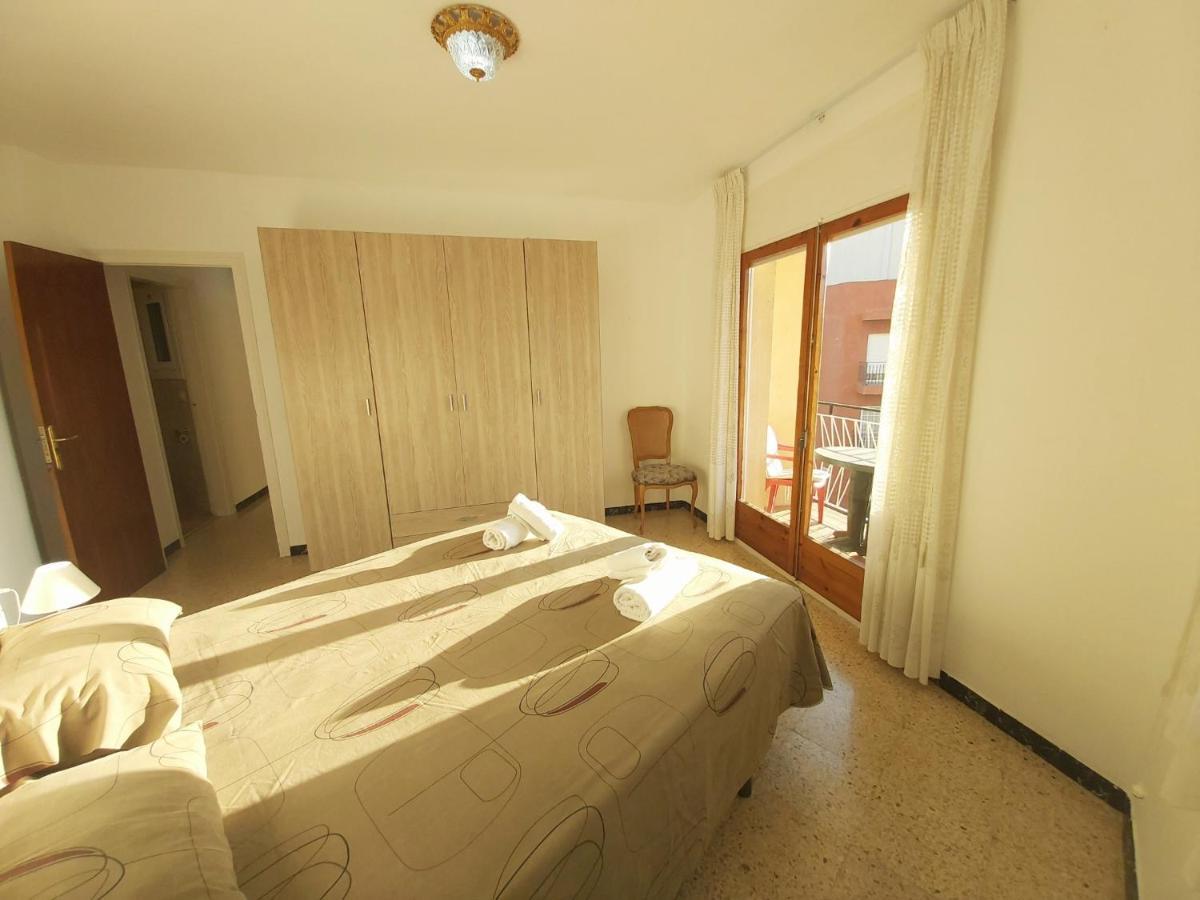 Diana Apartamento Con Terraza Muy Cerca Del Mar Pineda de Mar Ngoại thất bức ảnh