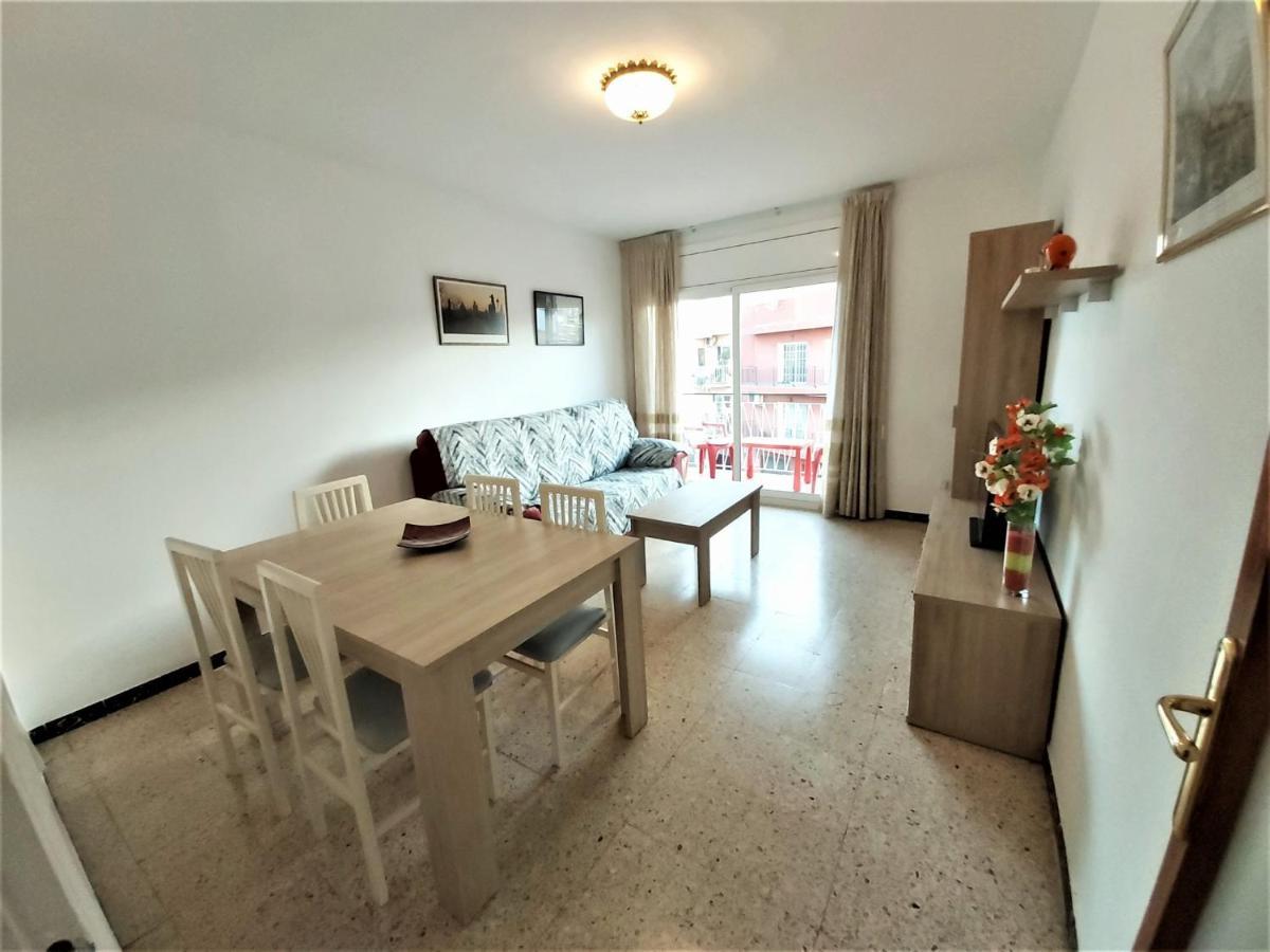 Diana Apartamento Con Terraza Muy Cerca Del Mar Pineda de Mar Ngoại thất bức ảnh
